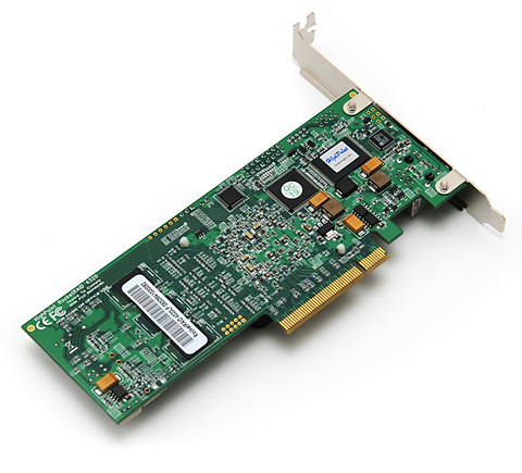 RR4320 컨트롤러는 8개의 SATA 포트를 제공하며 하이 